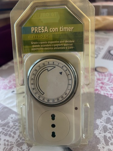 Presa elettrica con - elettrica,